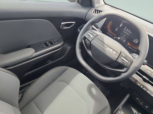 Used 2025 Kia K4 FWD image 24