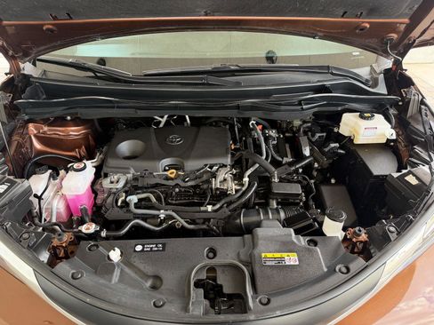 Used 2021 Toyota Sienna XLE FWD image 40