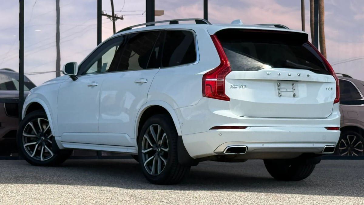 Used 2016 Volvo XC90 T6 Momentum w/ Momentum Plus Package AWD/4WD image 7