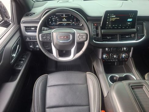 Used 2024 GMC Yukon XL SLT AWD/4WD image 11
