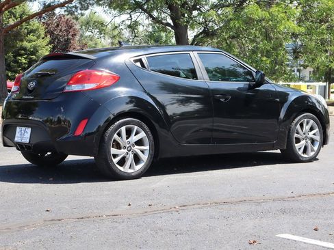 Used 2017 Hyundai Veloster FWD image 5