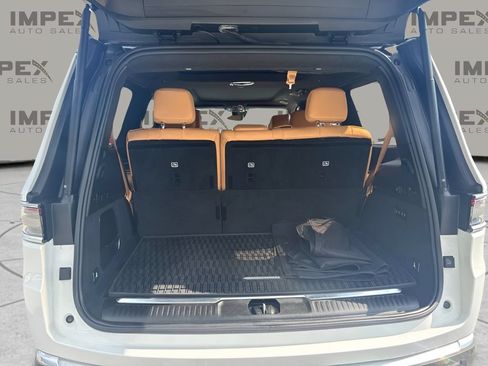 Used 2022 Jeep Grand Wagoneer Series III AWD/4WD image 26