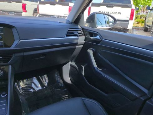 Used 2024 Volkswagen Jetta SE w/ Panoramic Sunroof Package FWD image 16