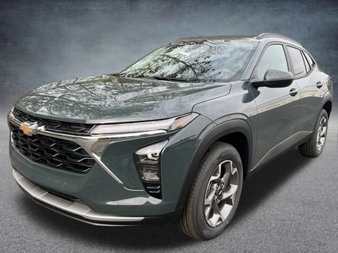 New 2025 Chevrolet Trax LT w/ Driver Confidence Package image 7