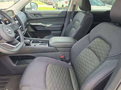 Used 2024 Nissan Pathfinder SV FWD image 16