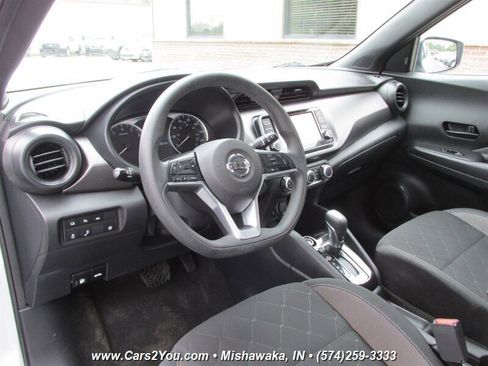 Used 2020 Nissan Kicks S image 9