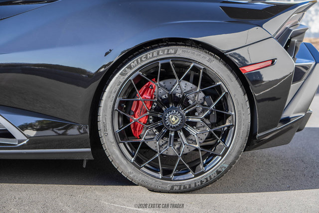 Used 2021 Lamborghini Huracan STO RWD image 78