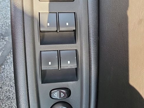 Used 2014 GMC Acadia SLT image 18