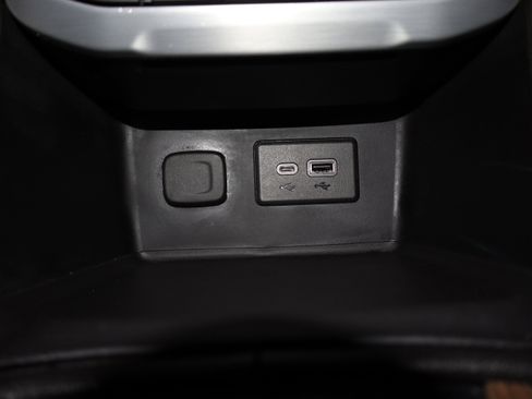 Used 2023 GMC Acadia SLE image 26