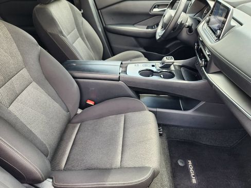 Used 2025 Nissan Rogue SV FWD image 14
