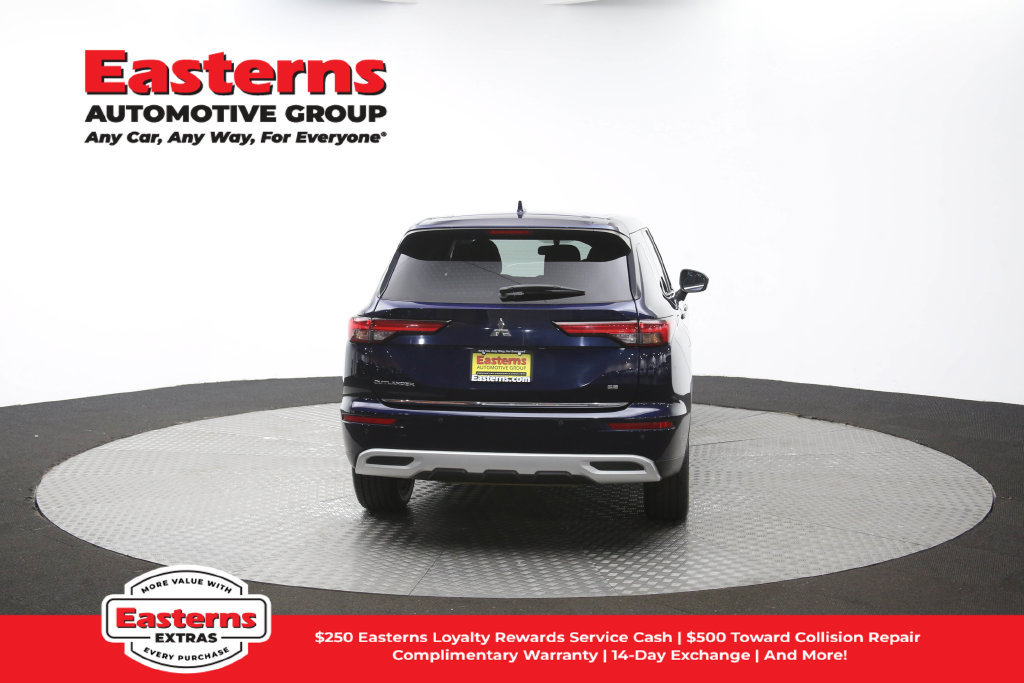 Used 2023 Mitsubishi Outlander SE AWD/4WD image 39