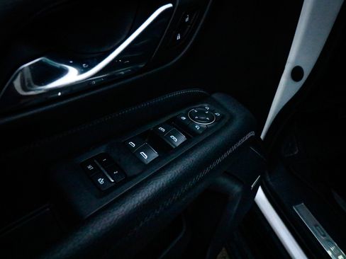 Used 2021 GMC Yukon XL Denali image 15