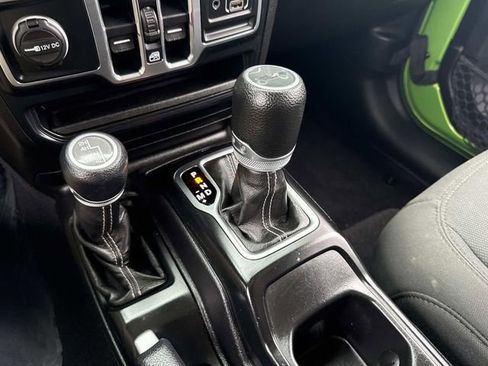 Used 2019 Jeep Wrangler Unlimited Sahara AWD/4WD image 25