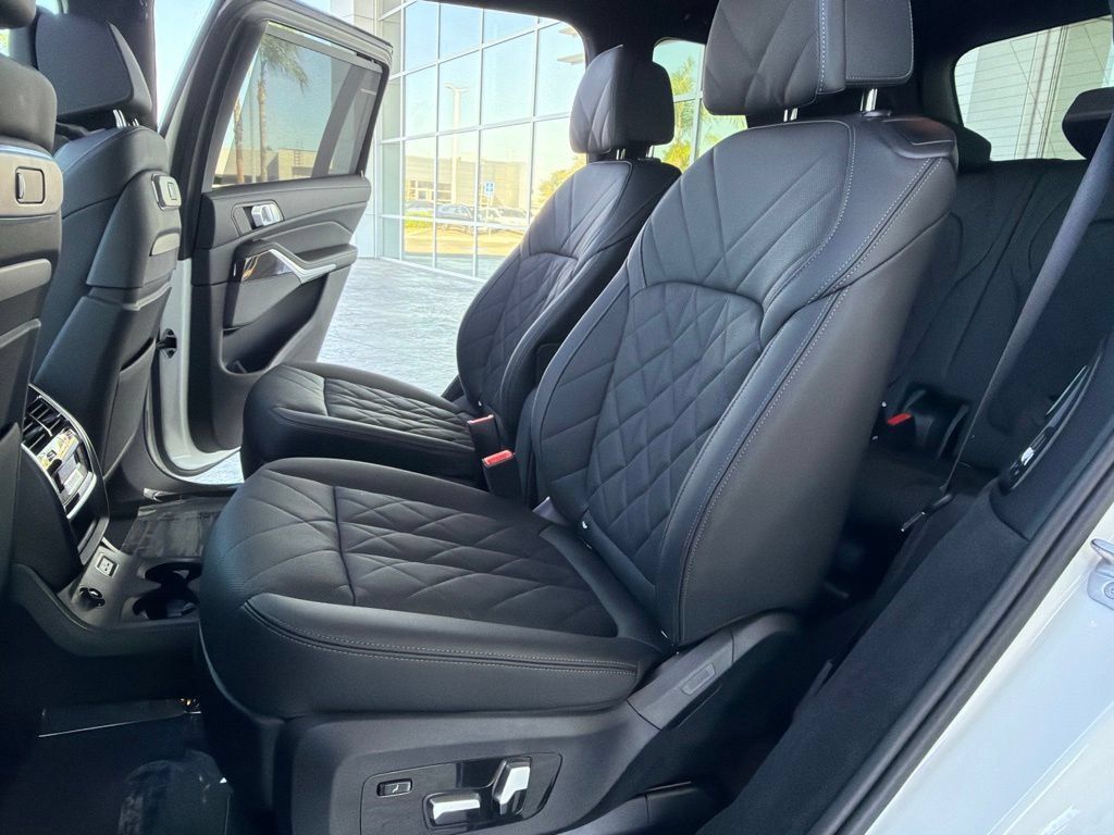 Used 2027 BMW X7 xDrive40i w/ M Sport Package AWD/4WD image 15