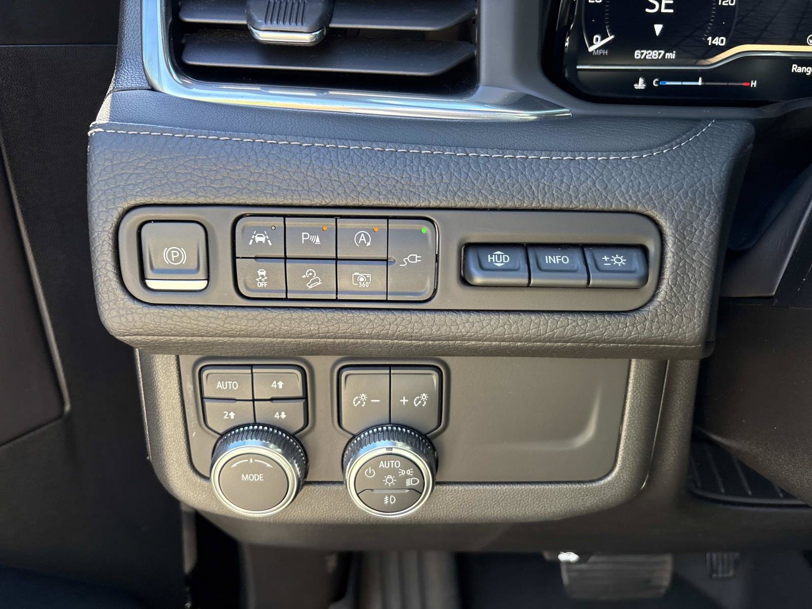 Used 2022 GMC Yukon Denali AWD/4WD image 21