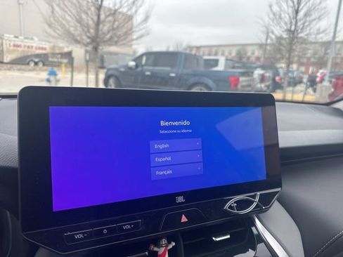 Used 2024 Toyota Venza Limited image 12