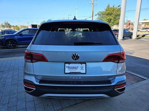 New 2024 Volkswagen Taos SE image 5