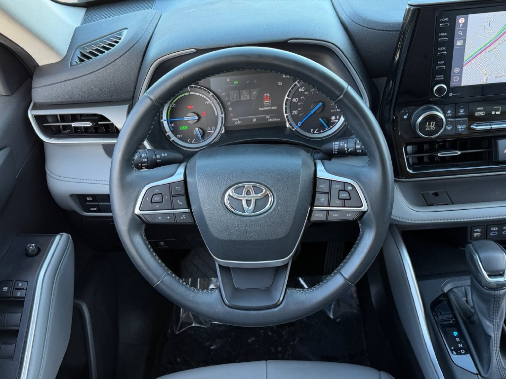 Used 2022 Toyota Highlander XLE AWD/4WD image 18