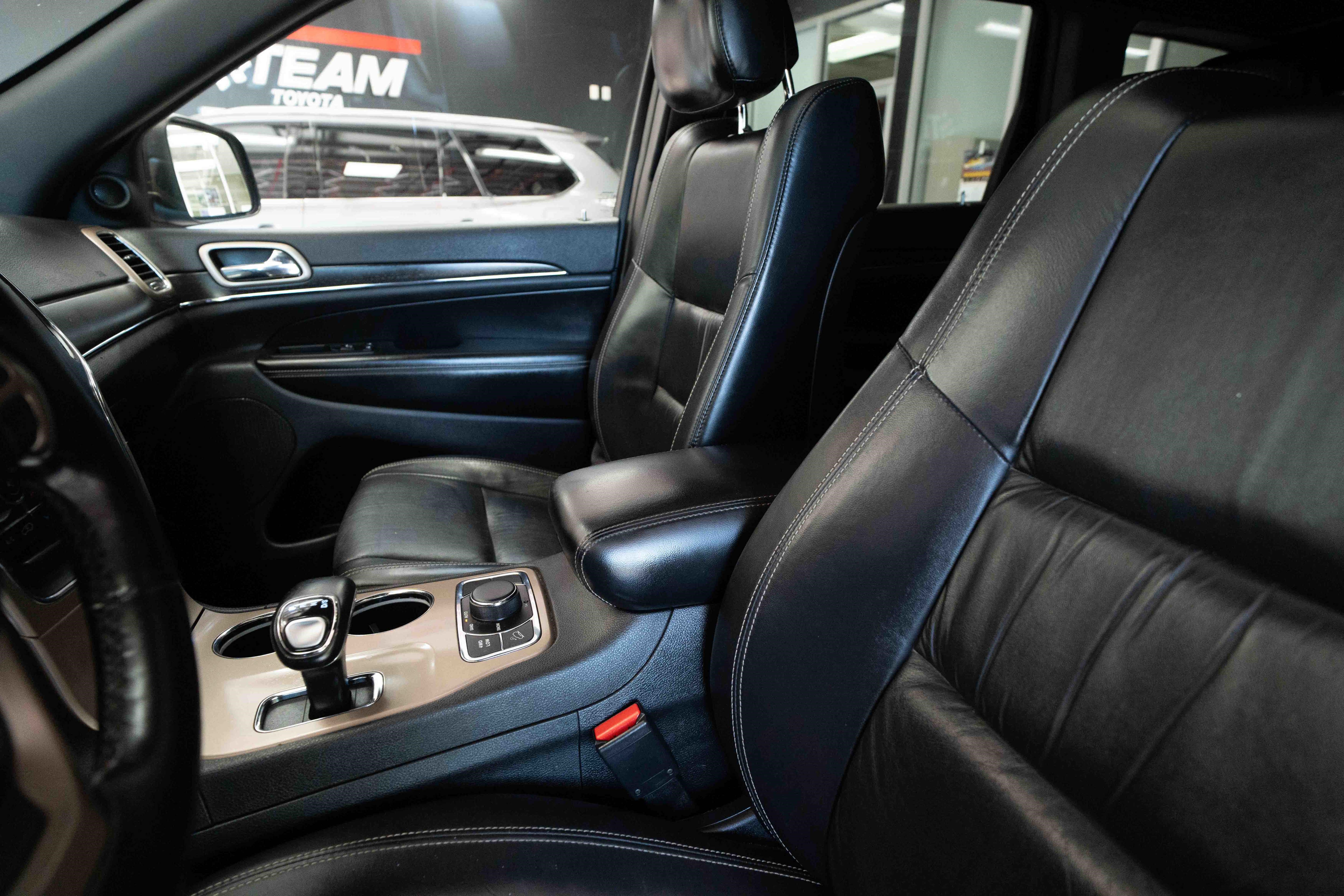 Used 2015 Jeep Grand Cherokee Limited AWD/4WD image 10