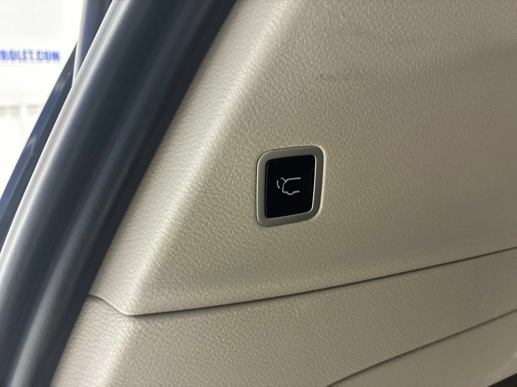 Used 2023 Chrysler Pacifica Touring-L FWD image 32