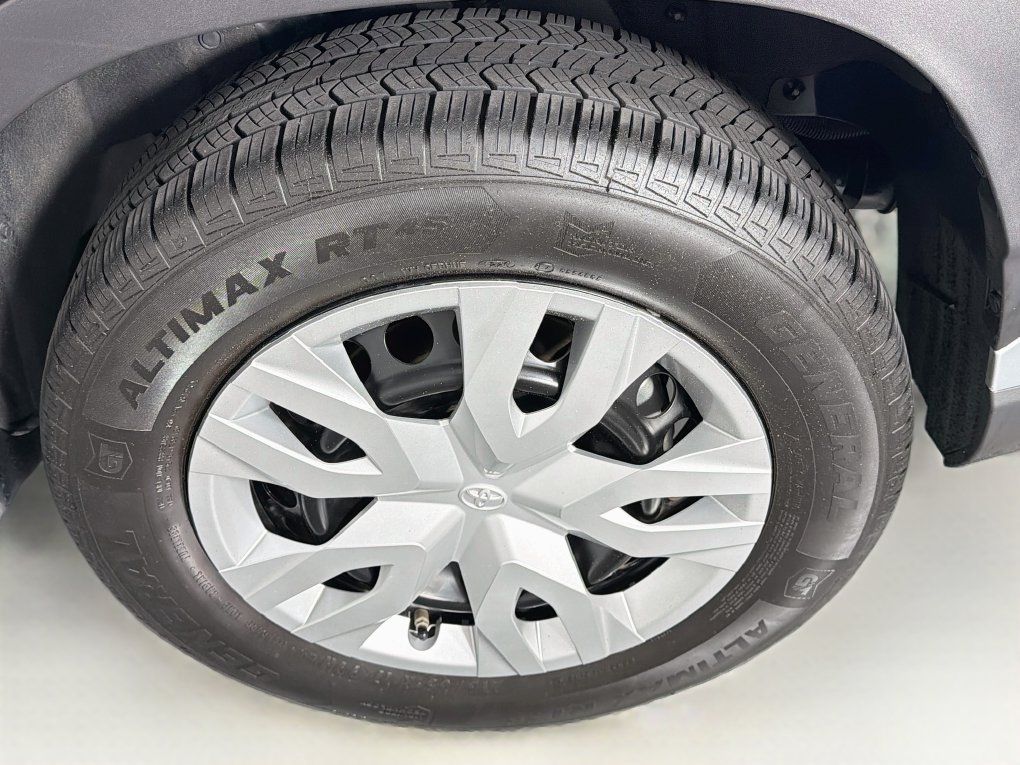 Used 2025 Toyota Corolla Cross L FWD image 32