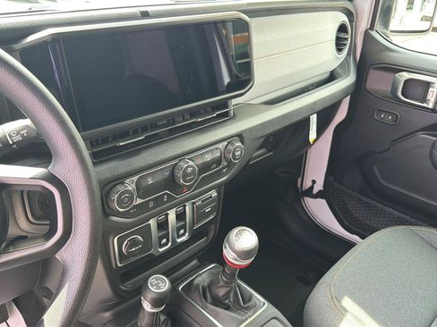 Used 2026 Jeep Wrangler Sport AWD/4WD image 14