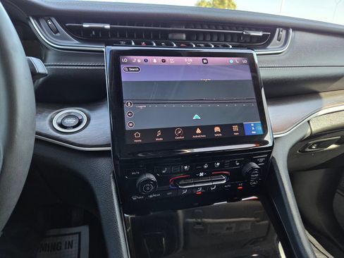 Used 2024 Jeep Grand Cherokee L Limited w/ Luxury Tech Group II RWD image 39