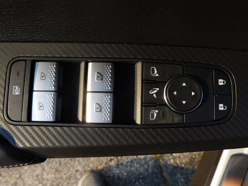 New 2025 Mitsubishi Outlander SE image 13