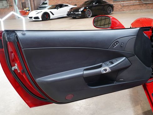 Used 2006 Chevrolet Corvette Convertible w/ Preferred Equipment Group image 41