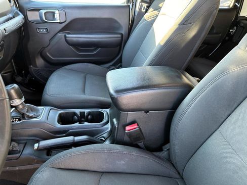 Used 2023 Jeep Wrangler Unlimited w/ Sun & Screen Package image 11