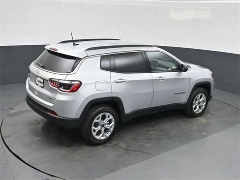 New 2026 Jeep Compass Latitude image 30