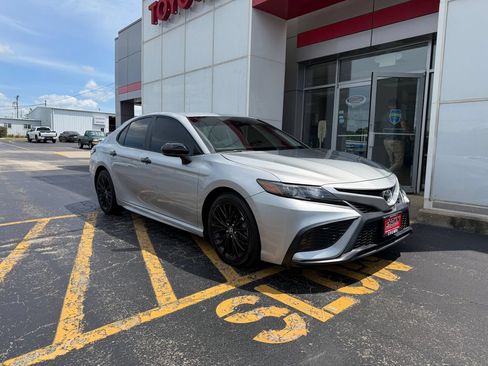 Used 2021 Toyota Camry SE AWD/4WD image 3