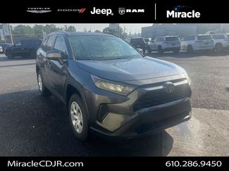 Used 2020 Toyota RAV4 LE w/ All Weather Liner Package AWD/4WD video 1