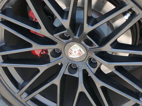 Used 2019 Porsche Cayenne w/ Premium Package AWD/4WD image 11