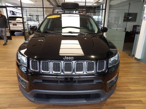 Used 2018 Jeep Compass Latitude w/ Cold Weather Group image 2