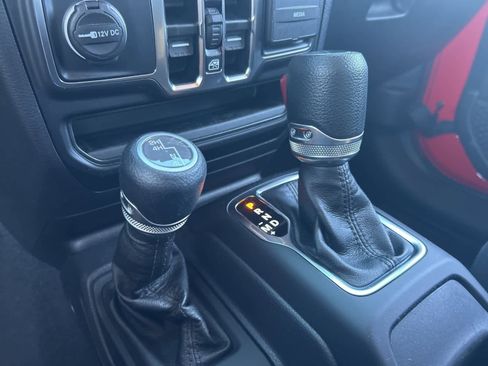 Used 2022 Jeep Gladiator Sport image 38