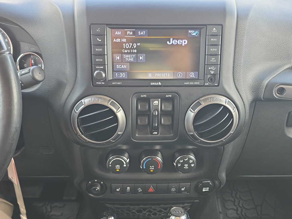 Used 2018 Jeep Wrangler Unlimited Sahara w/ Dual Top Group AWD/4WD image 21