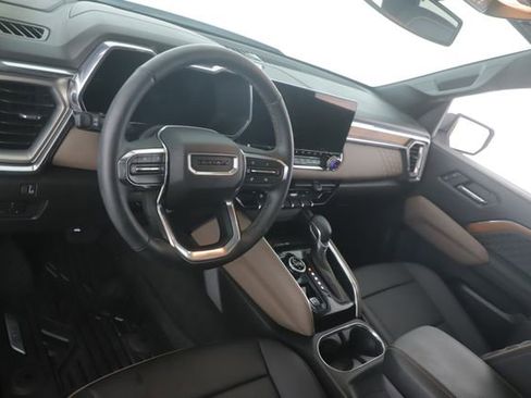 Used 2024 GMC Canyon Denali image 17