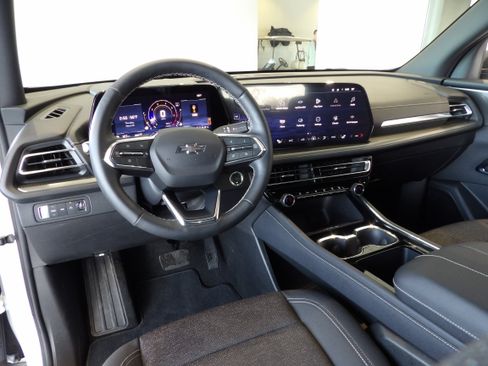 Used 2025 Chevrolet Traverse LT w/ Midnight/Sport Edition image 15