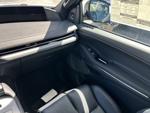 New 2025 Lincoln Navigator Reserve w/ Jet Appearance Package image 12