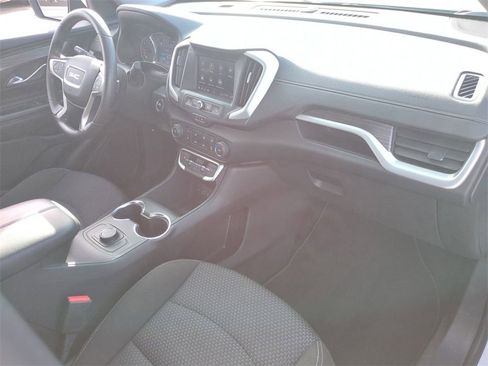 Used 2024 GMC Terrain SLE image 28