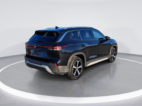 New 2026 Volkswagen Tiguan SE image 3