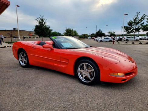 Used 2000 Chevrolet Corvette Convertible w/ Performance Handling Pkg image 11