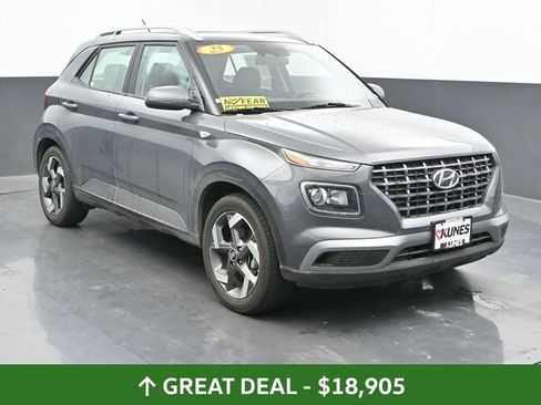 Used 2025 Hyundai Venue SEL image 2