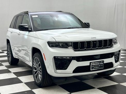 New 2026 Jeep Grand Cherokee Summit AWD/4WD image 2