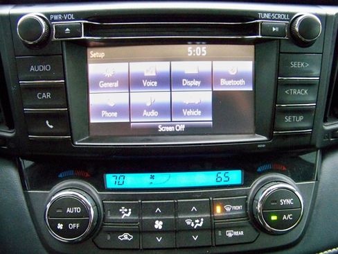 Used 2018 Toyota RAV4 XLE AWD/4WD image 25