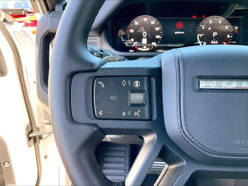 Used 2025 Land Rover Defender 110 V8 AWD/4WD image 21