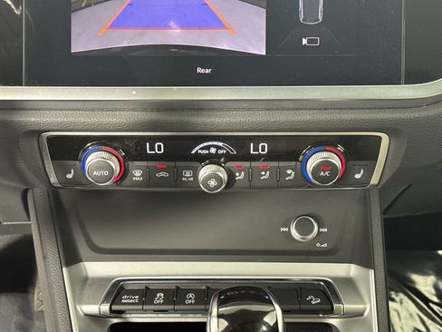 Used 2019 Audi Q3 2.0T Premium AWD/4WD image 6