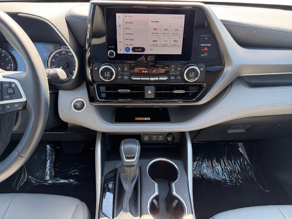 Used 2024 Toyota Highlander XLE AWD/4WD image 12
