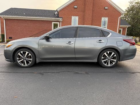 Used 2017 Nissan Altima 2.5 SR FWD image 8